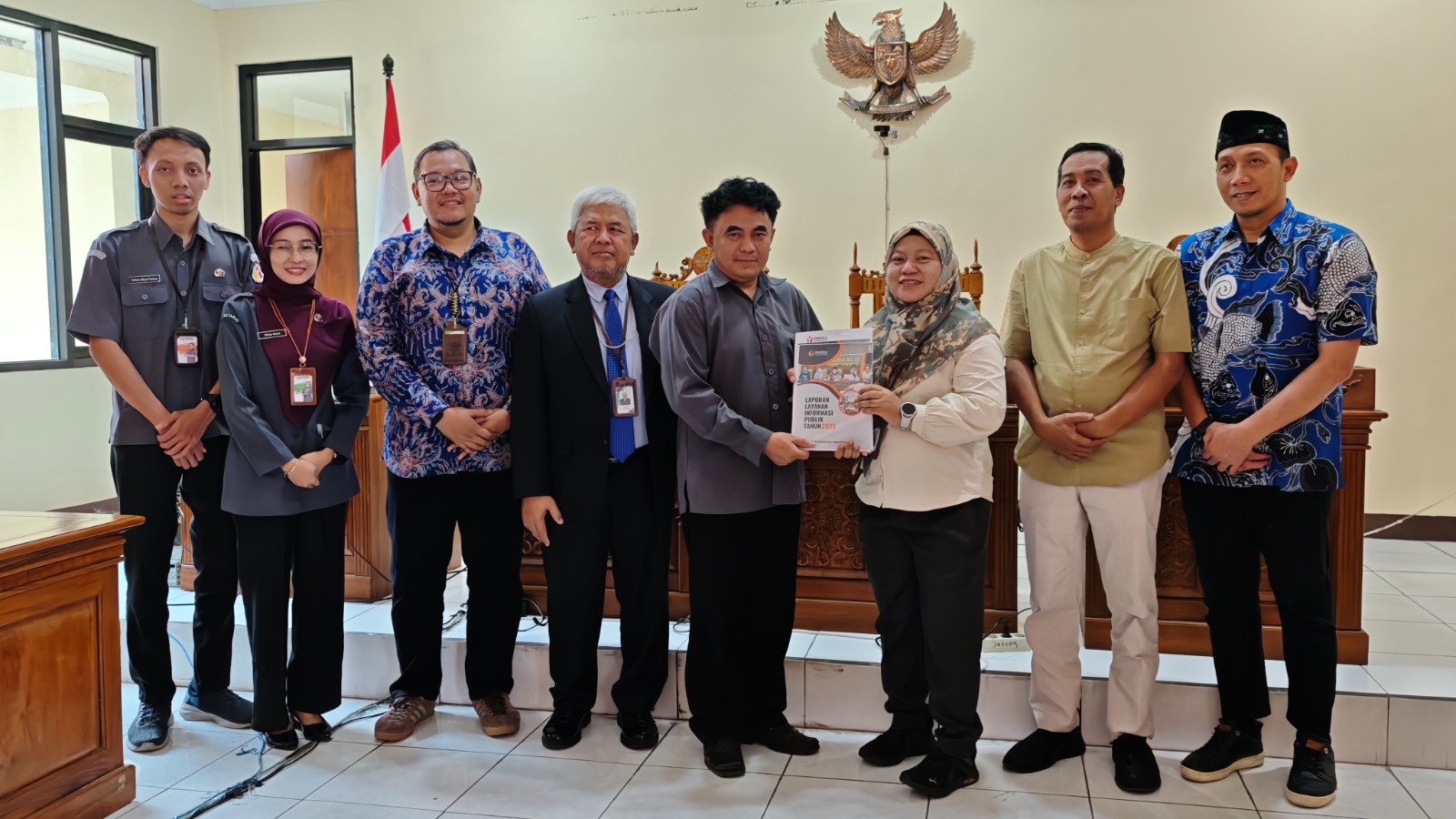 Bawaslu Kabupaten Semarang Menyerahkan Laporan Informasi Publik Tahun 2025 ke Komisi Informasi Jawa Tengah