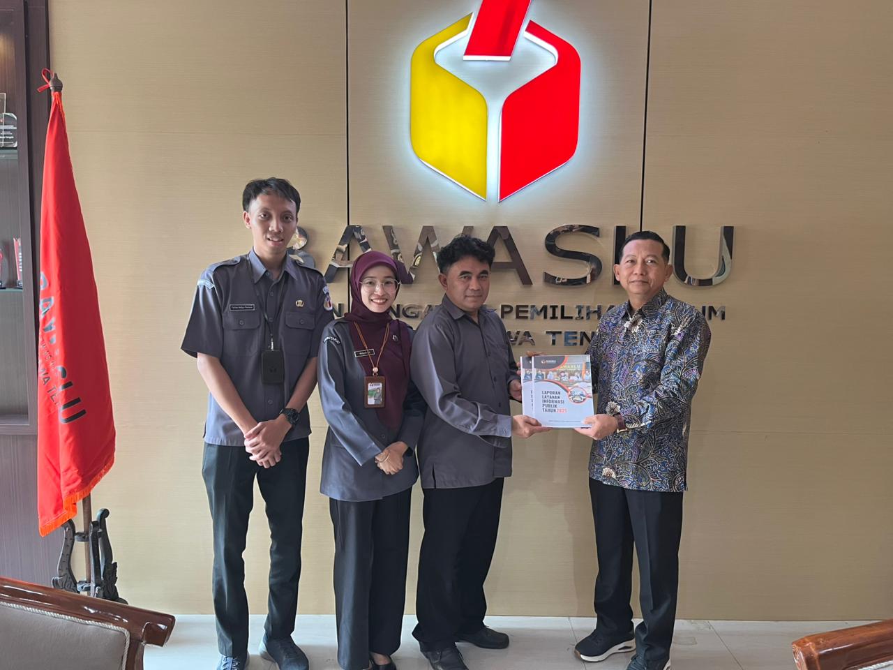 Penyerahan Laporan Informasi Publik Tahun 2025 Bawaslu Kabupaten Semarang kepada Bawaslu Provinsi Jawa Tengah pada Selasa, 31 Maret 2026.