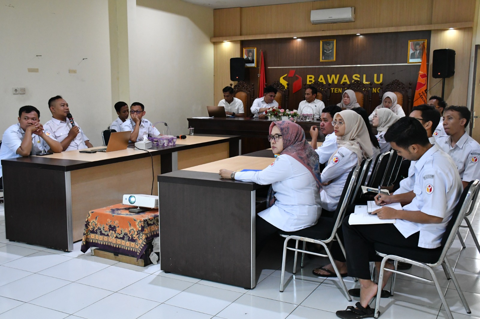 Pimpinan Bawaslu Kabupaten Semarang beserta Seluruh Staf Sedang Mengikuti Kegiatan Rabu Smart (01/04/2026)