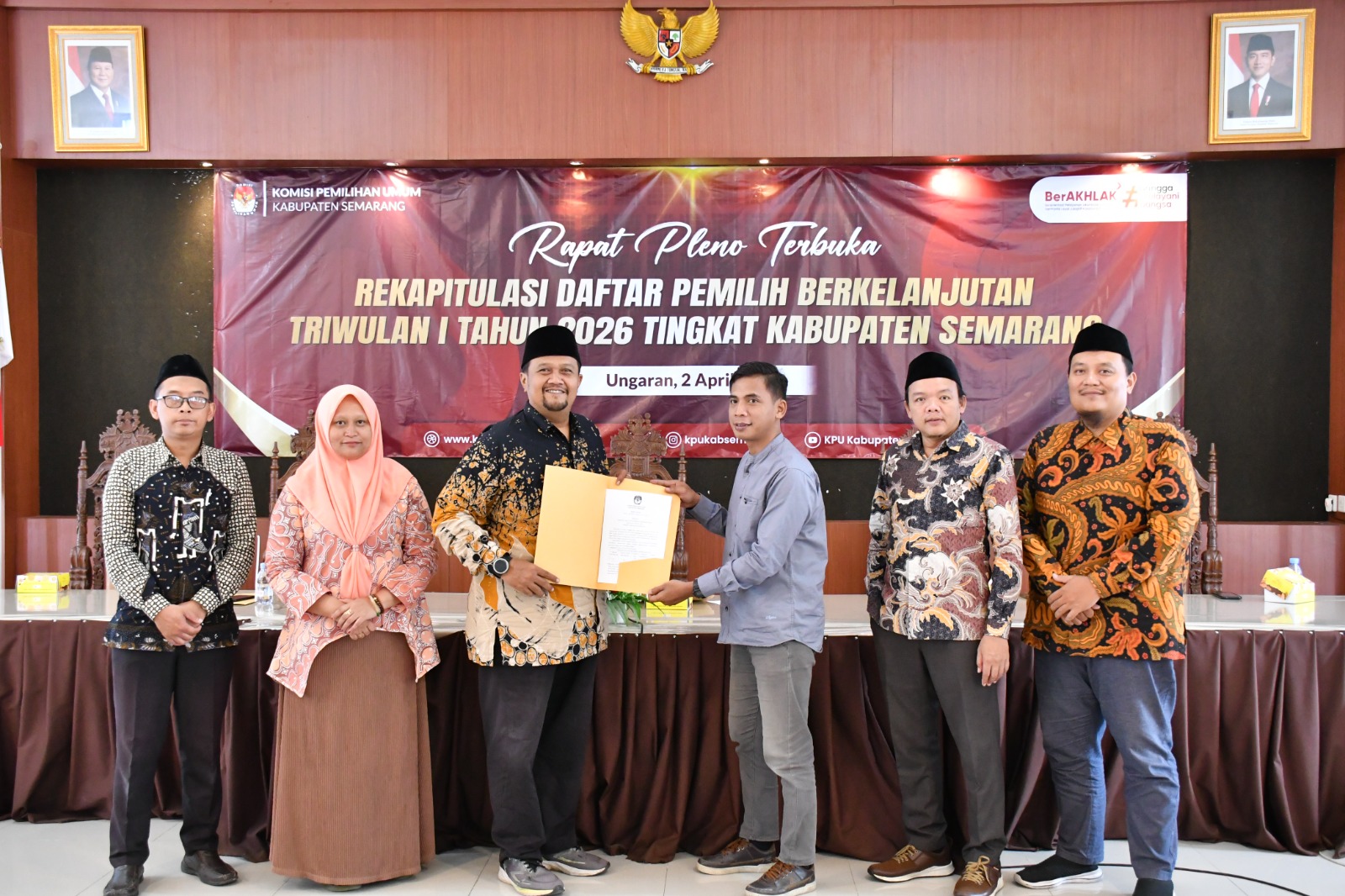 Penyerahan Berita Acara Rekapitulasi Penyusunan Daftar Pemilih Berkelanjutan Triwulan I Tahun 2026 di KPU Kabupaten Semarang, Kamis 2 April 2026