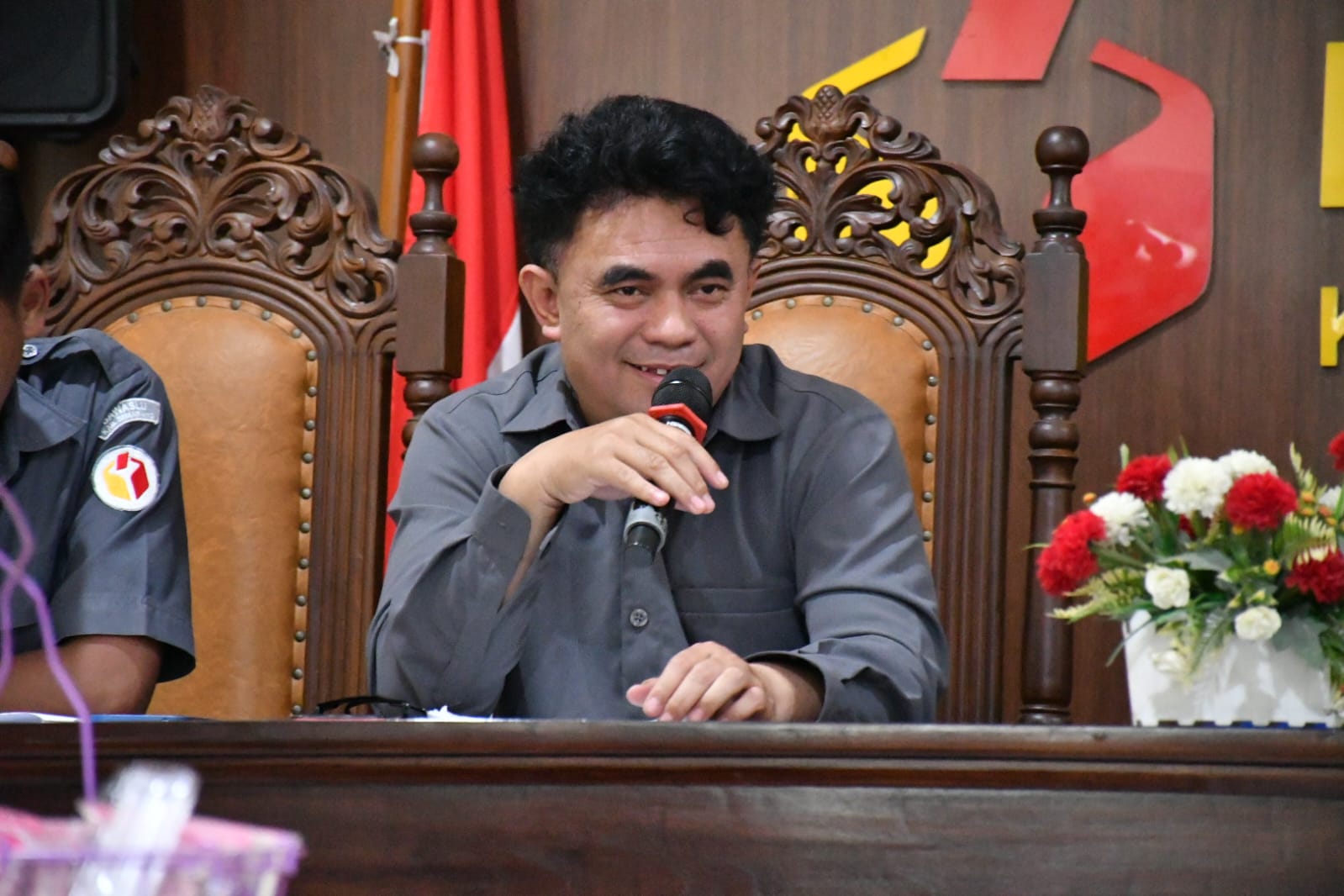 Koordinator Divisi Pencegahan dan Partisipasi Masyarakat (PP), Nurkus Budiantomo dalam Rapat Rutin Seninan pada Selasa, 6 April 2026.