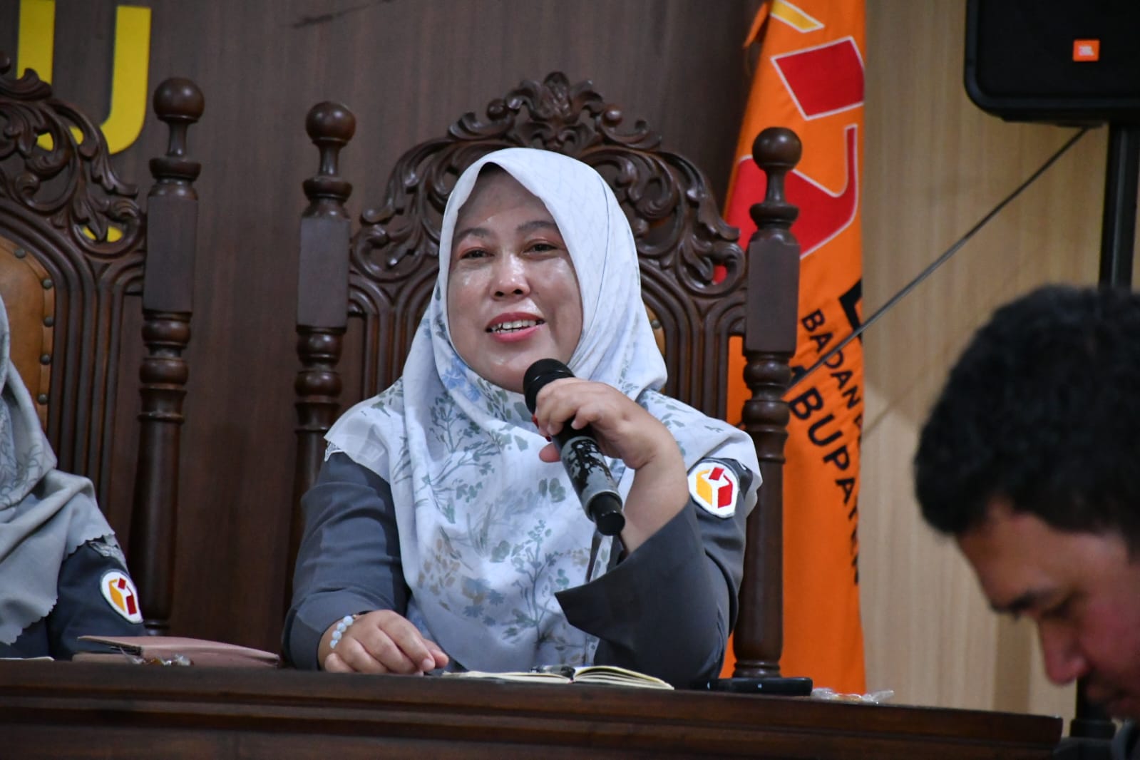 Koordinator Divisi SDMO dan Diklat, Fithriyah dalam Rapat Rutin Seninan pada Senin, 6 April 2026.