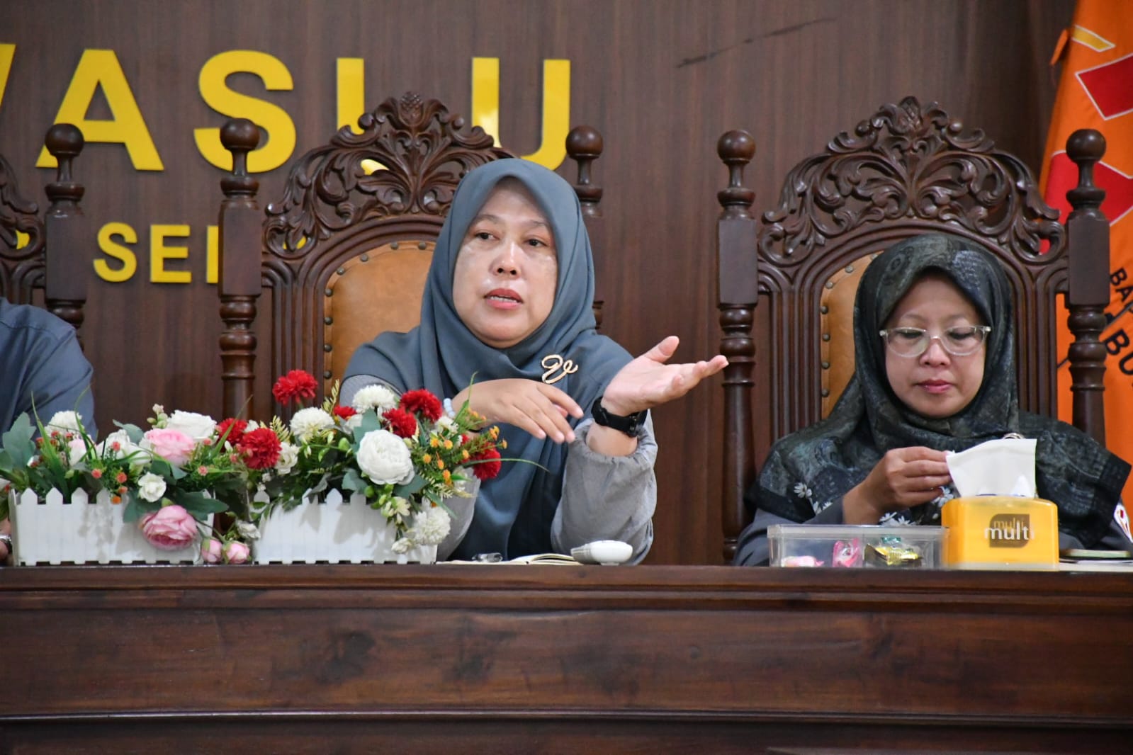 Koordinator Divisi SDMO dan Diklat, Fithriyah dalam rapat rutin Senin Bawaslu Kabupaten Semarang pada Senin, 13 April 2026.