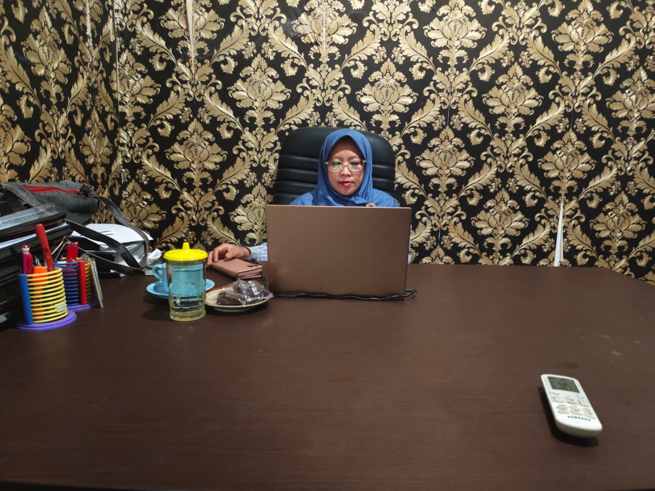 Kordiv HPS Bawaslu Kabupaten Semarang, Ummi Nu'amah mengikuti Selasa Menyapa dengan tema "Teknis Penyusunan Kajian Hukum dan Telaah Staf" Secara Virtual, Selasa (14/04/2026)