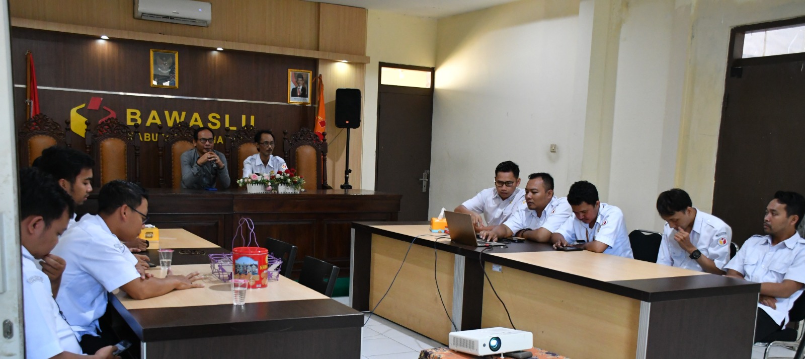 Ketua Bawaslu Kabupaten Semarang, Agus Riyanto, membuka Kegiatan Rabu Smart, Rabu, (15/04/2026)