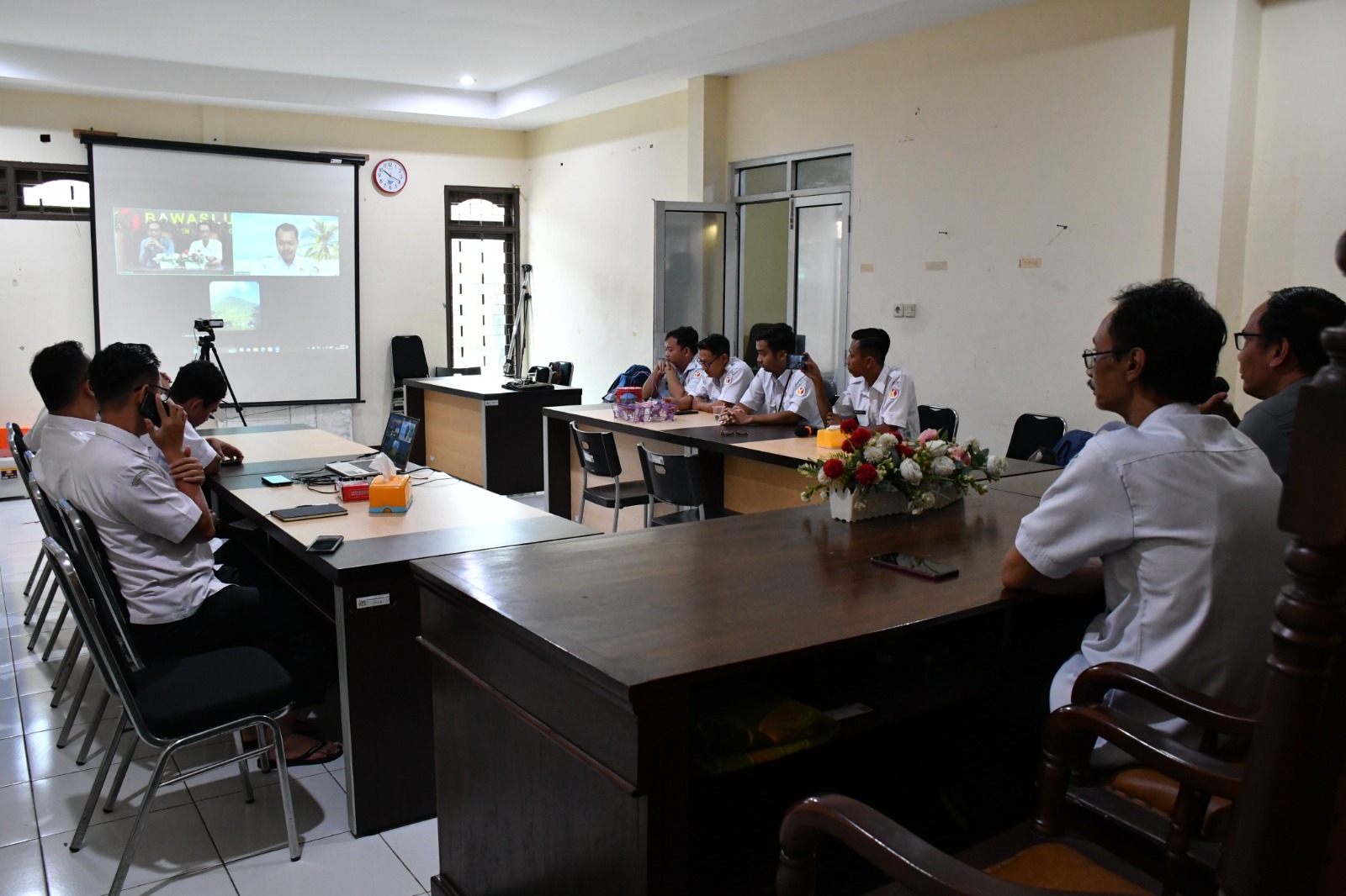 Ketua Bawaslu Kabupaten Semarang, Agus Riyanto memberikan Sambutan dan Arahan pada Kegiatan Rabu Smart, Rabu, (15/04/2026)