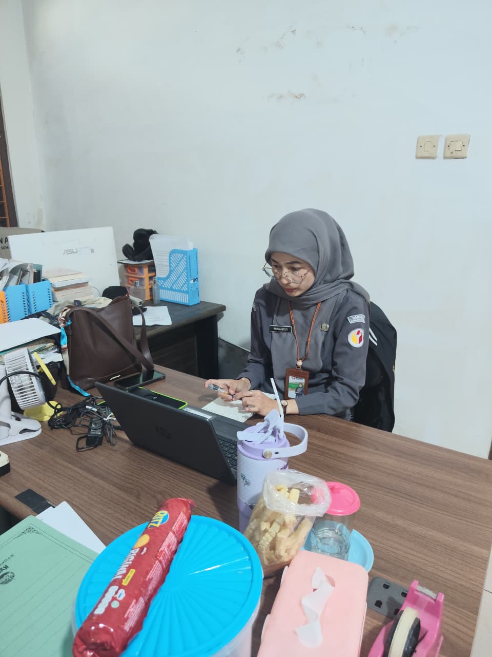 Kepala Sub bagian Pengawasan Pemilu dan Humas, Widya Astuti mengikuti kegiatan Literasi Pojok Pengawasan Vol. 11 yang dilaksanakan secara daring pada Senin, 20 April 2026.