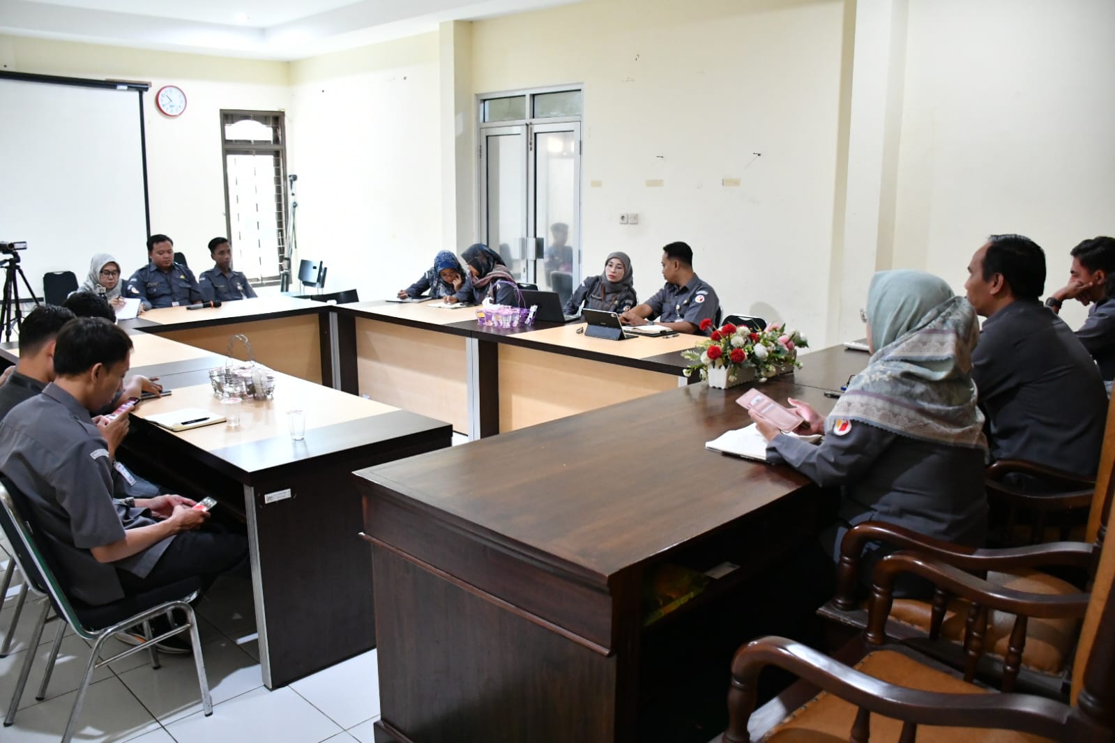 Suasana rapat rutin seninan Bawaslu Kabupaten Semarang pada Senin, 20 April 2026.