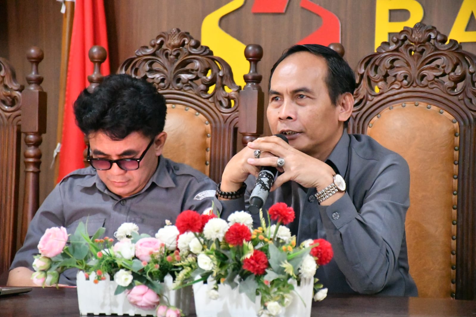 Ketua Bawaslu Kabupaten Semarang, Agus Riyanto dalam rapat rutin Seninan pada Senin (20/4/2026).