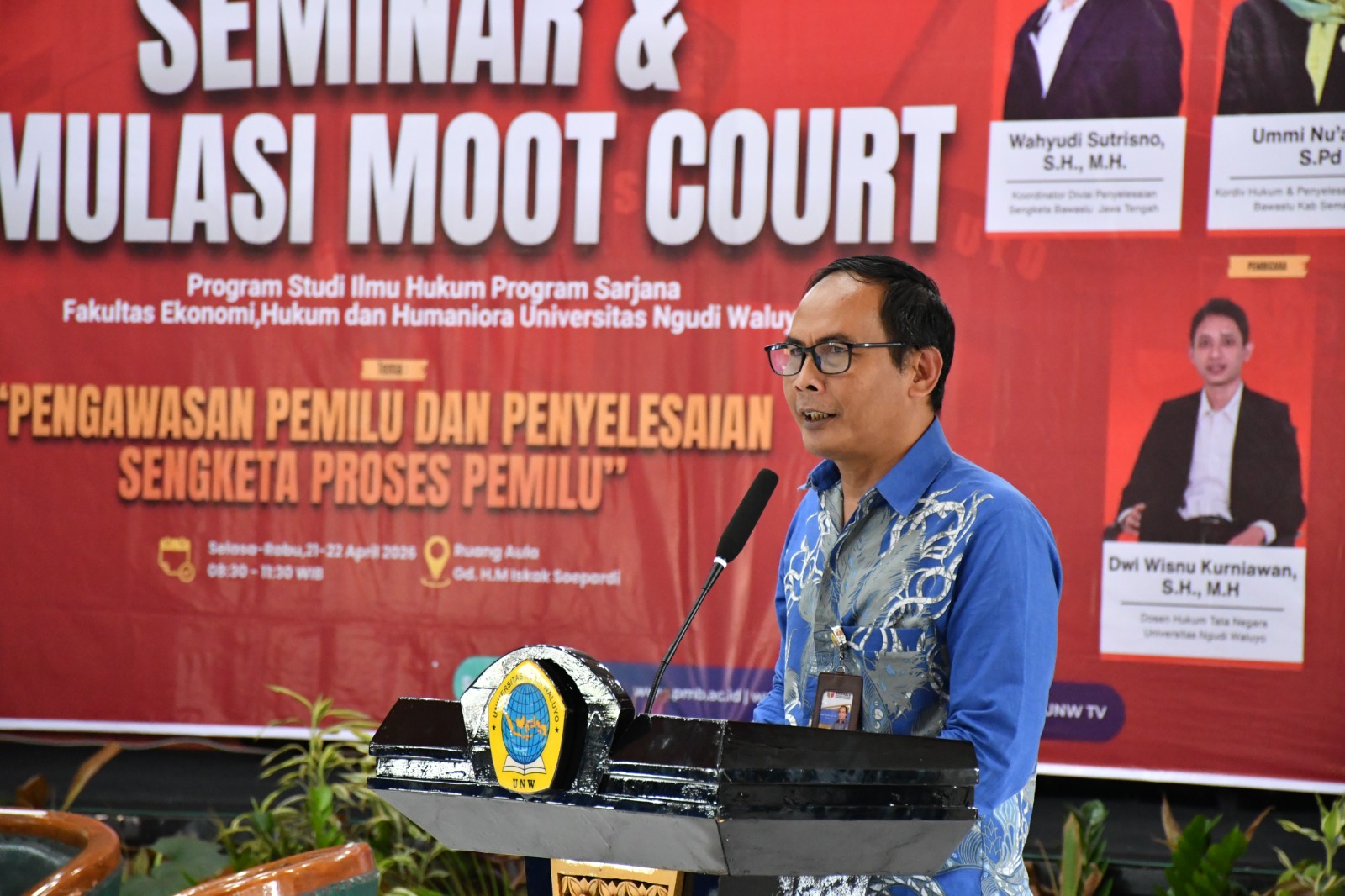 Ketua Bawaslu Kabupaten Semarang, Agus Riyanto, S.P., S.H. Saat menyampaikan Sambutan dalam Kegiatan Seminar dan Simulasi Mood Court yang diselenggarakan di Gedung HM Iskak Soepardo Universitas Ngudi Waluyo, Selasa, (21/04/2026)
