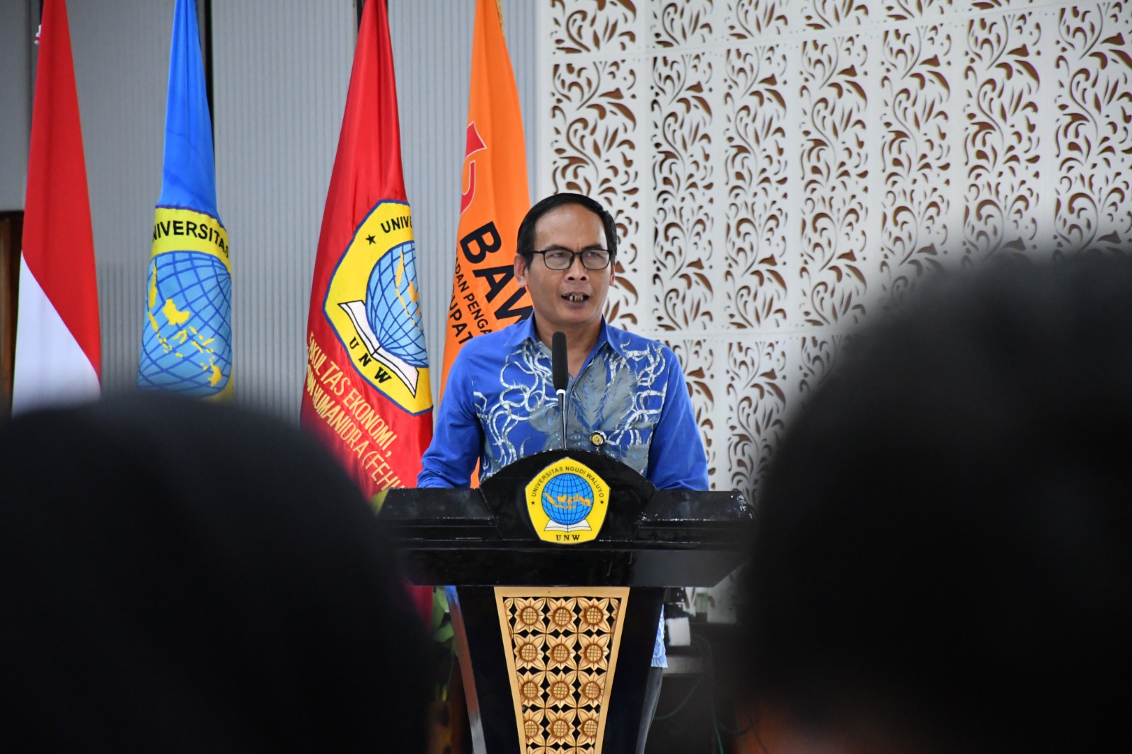 Ketua Bawaslu Kabupaten Semarang, Agus Riyanto, S.P., S.H. Saat menyampaikan Sambutan dalam Kegiatan Seminar dan Simulasi Mood Court yang diselenggarakan di Gedung HM Iskak Soepardo Universitas Ngudi Waluyo, Selasa, (21/04/2026)