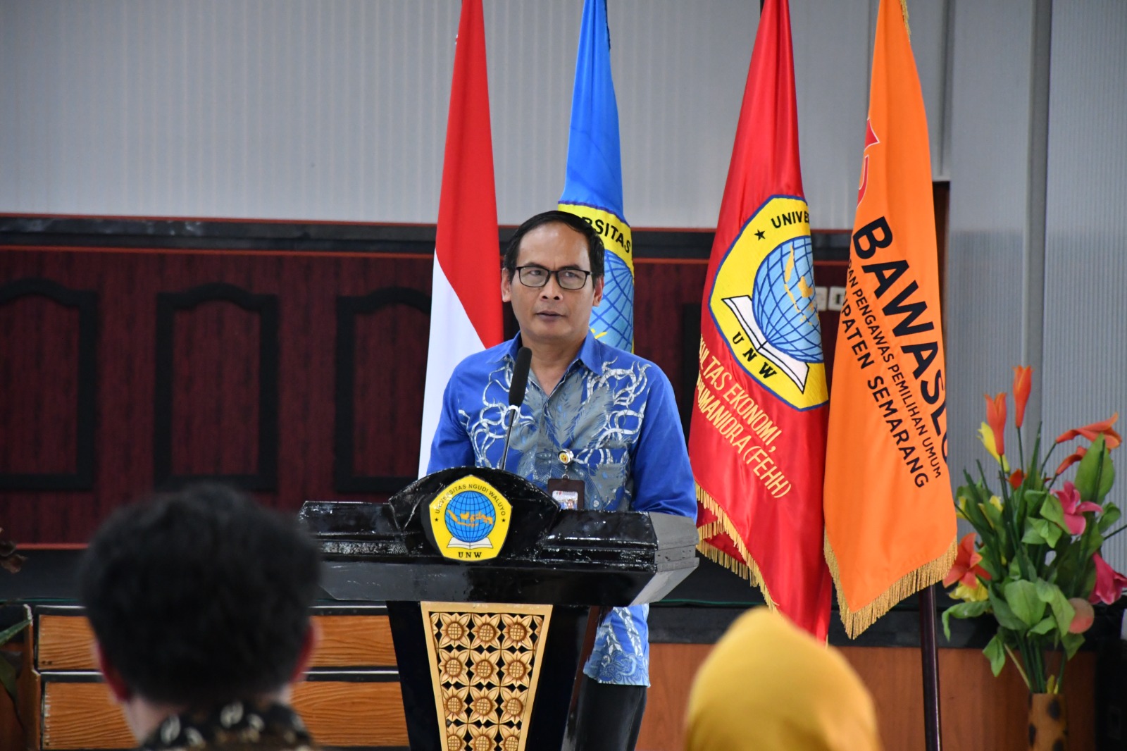 Ketua Bawaslu Kabupaten Semarang, Agus Riyanto, S.P., S.H. Saat menyampaikan Sambutan dalam Kegiatan Seminar dan Simulasi Mood Court yang diselenggarakan di Gedung HM Iskak Soepardo Universitas Ngudi Waluyo, Selasa, (21/04/2026)