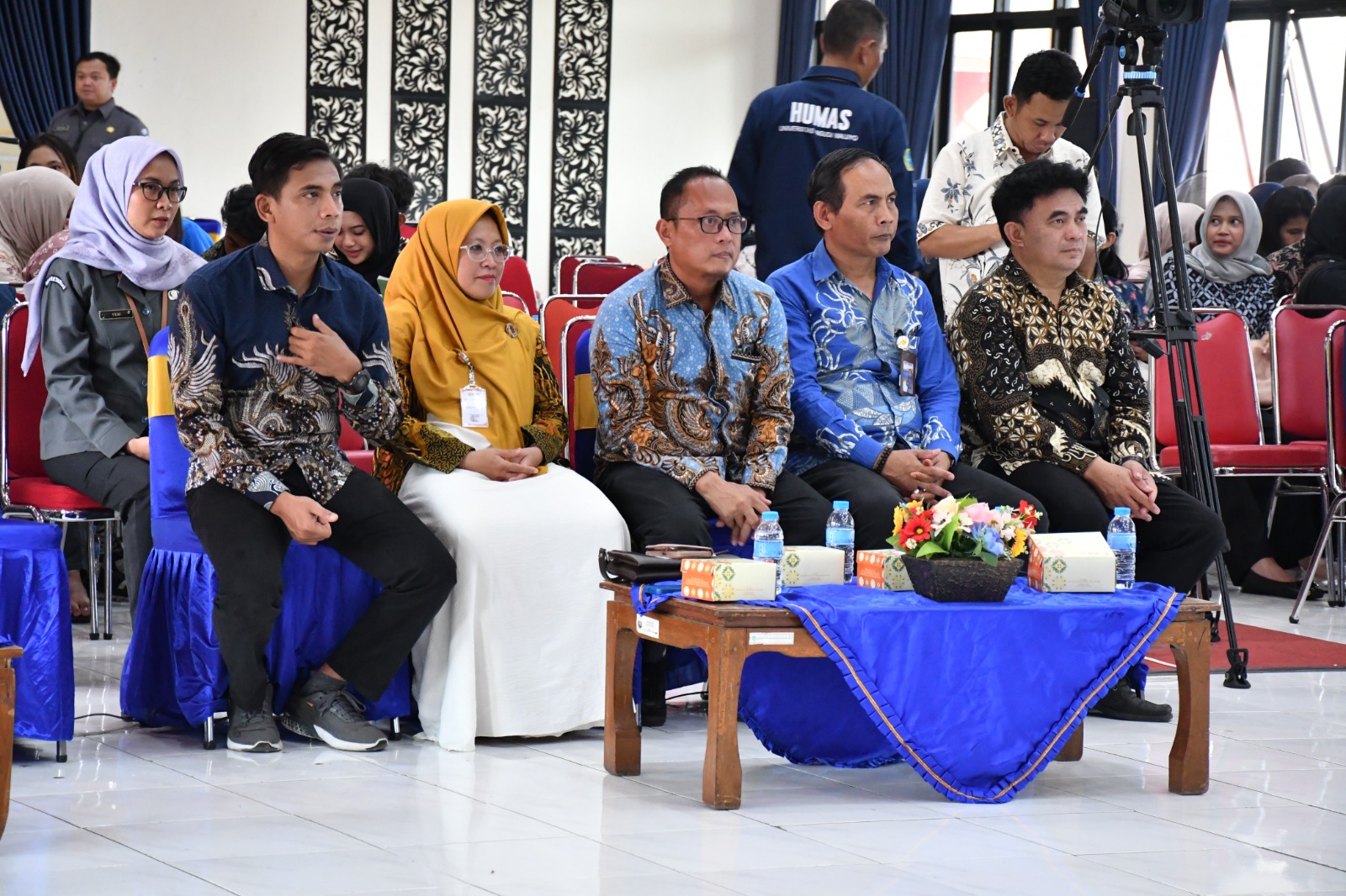 Koordinator Divisi Penyelesaian Sengketa Bawaslu Provinsi Jawa Tengah, Wahyudi Sutrisno, S.H., M.H. Saat menjadi Keynote Speech pada Kegiatan Seminar dan Simulasi Moot Court : Pengawasan Pemilu dan Penyelesaian Sengketa Proses Pemilu, di Aula HM. Iskak Soepardi, Universitas Ngudi Waluyo Ungaran, Selasa, (21/04/2026)