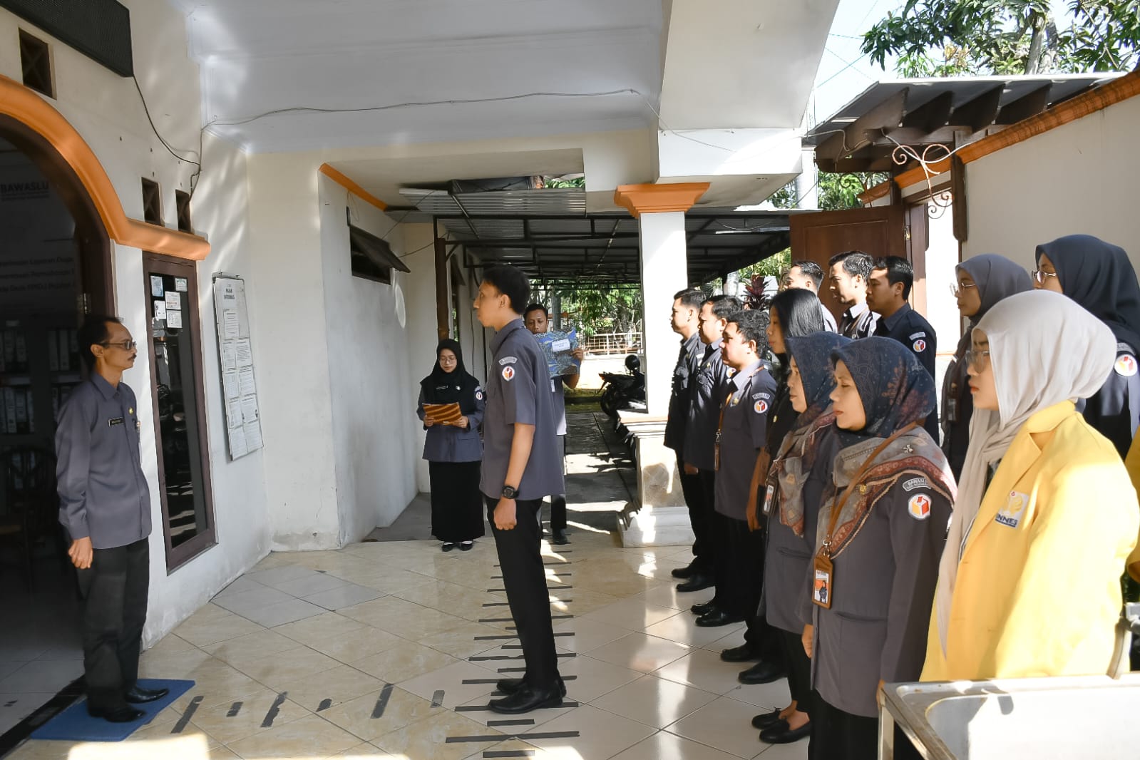 Suasana apel rutin Bawaslu Kabupaten Semarang pada Senin, 27 April 2026.