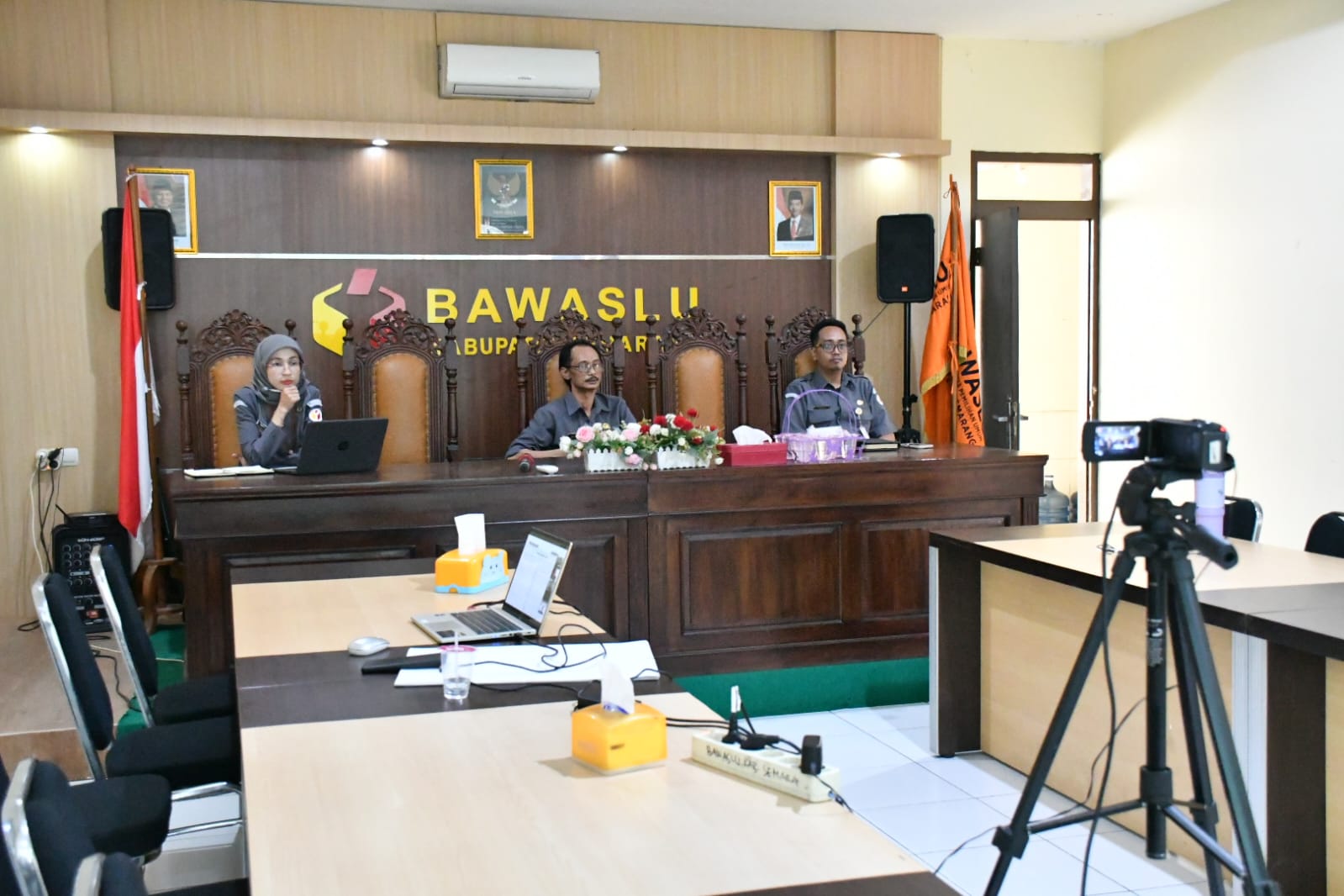 Jajaran struktural Bawaslu Kabupaten Semarang mengikuti Rapat Rutin Jajaran Sekretariat Bawaslu yang dilaksanakan secara daring pada Senin (27/4/2026).