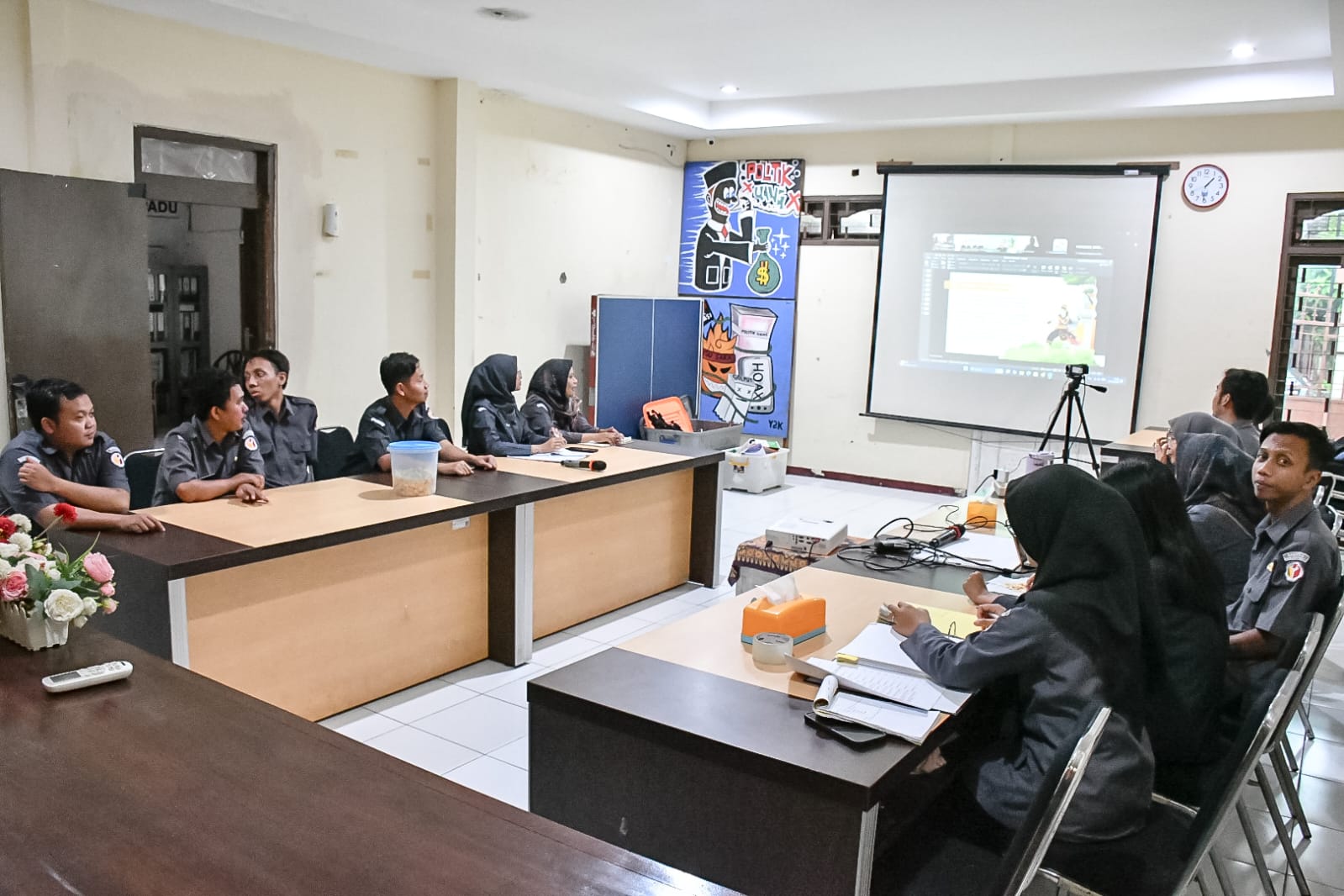 Jajaran Bawaslu Kabupaten Semarang mengikuti Rapat Penguatan Penyusunan Sasaran Kinerja Pegawai (SKP) Tahun 2026 secara daring melalui Zoom pada Senin (27/4/2026).