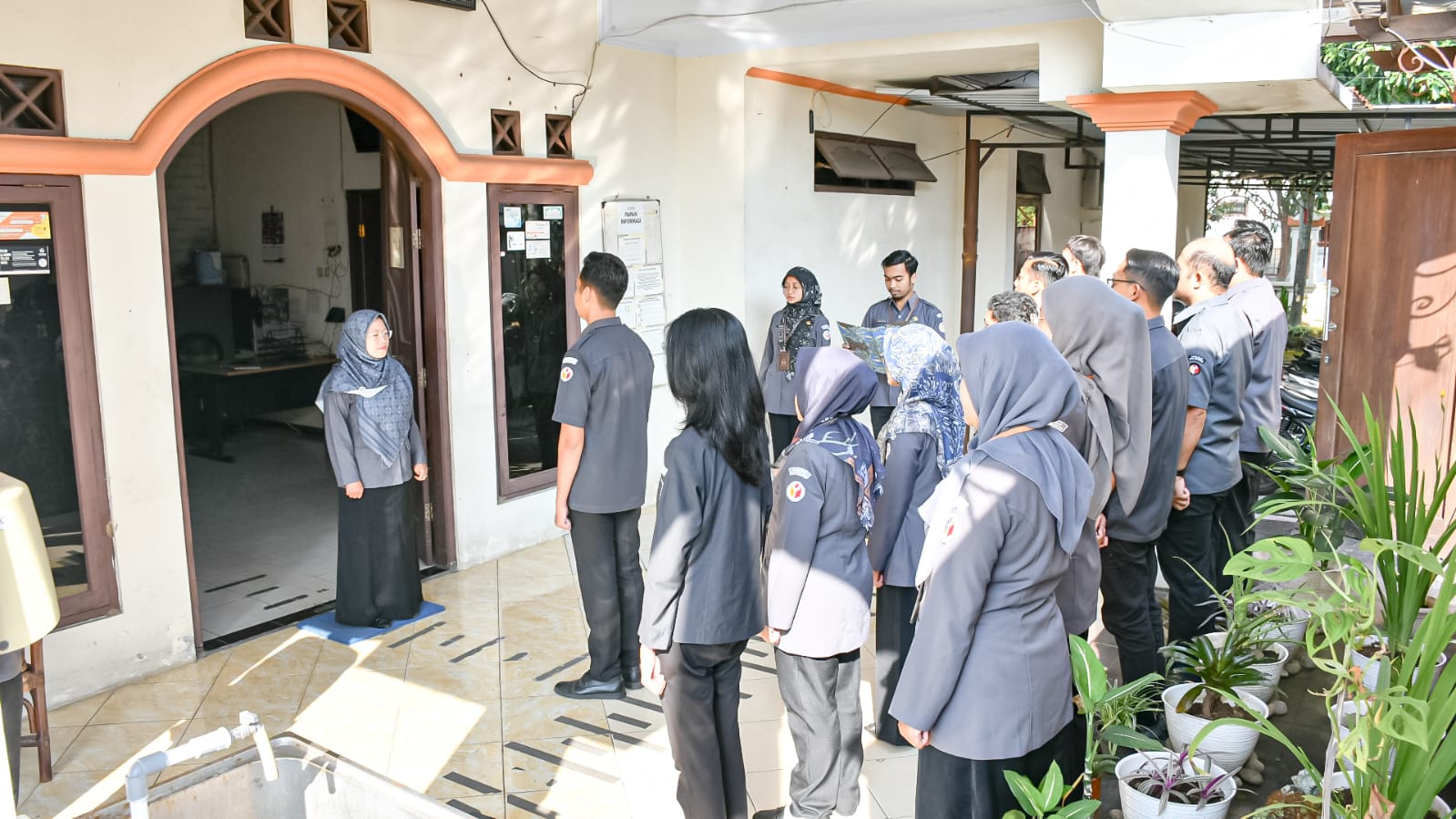 Suasana apel pagi Bawaslu Kabupaten Semarang pada Senin, 4 Mei 2026.
