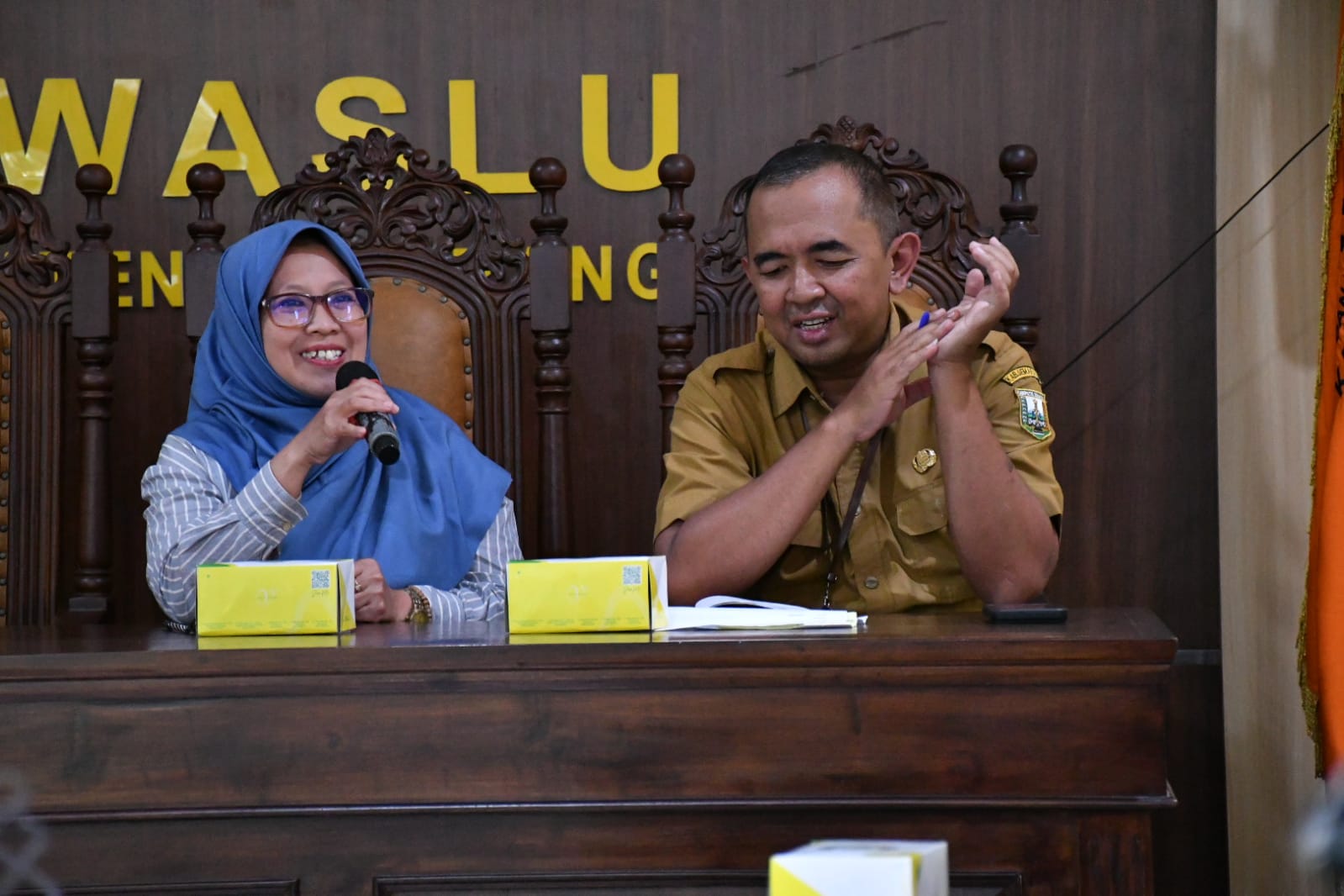 Anggota Bawaslu Kabupaten Semarang, Ummi Nu'ammah saat memberikan pengarahan pada rapat koordinasi dengan BKUD Kabupaten Semarang (Selasa, 9 Juni 2026)