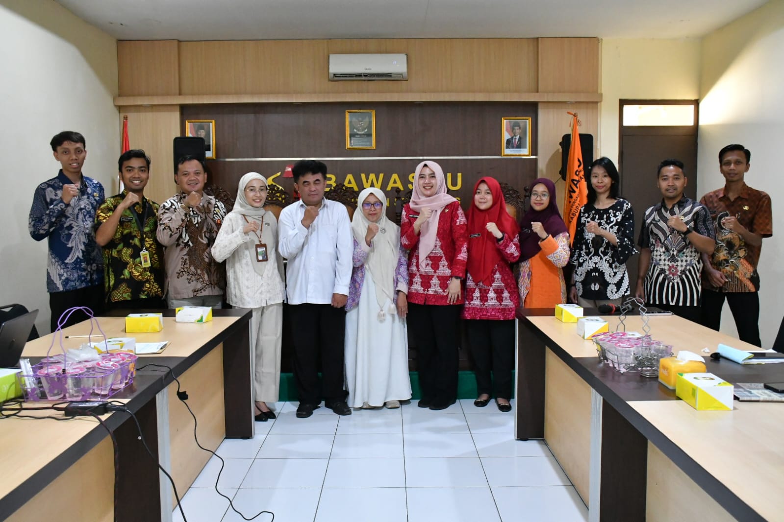 Rapat Koordinasi Pengelolaan PPID dengan tema "Sinergitas Penguatan Keterbukaan Informasi Publik dan Digitalisasi Pengelolaan PPID Bawaslu Kabupaten Semarang" di Kantor Bawaslu Kabupaten Semarang, Kamis (25/6/2026).