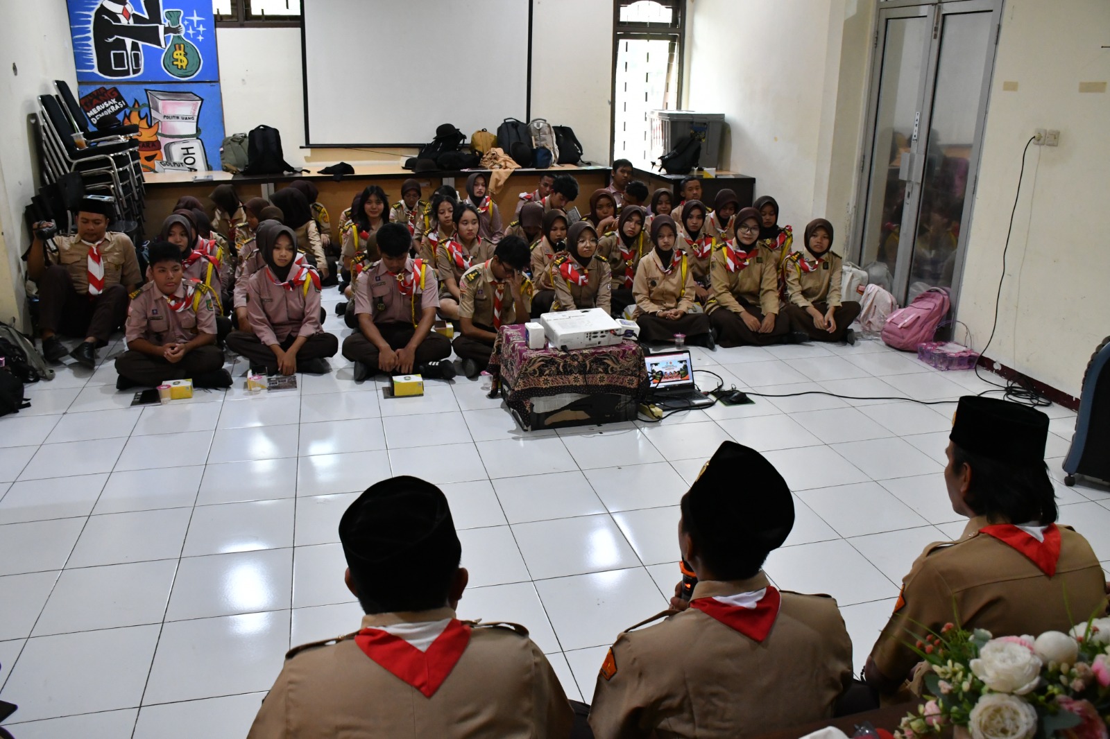 Kegiatan Pengukuhan dan Pembinaan Anggota Saka Adhyasta Pemilu di Aula Bawaslu Kabupaten Semarang, Rabu 21 Oktober 2026