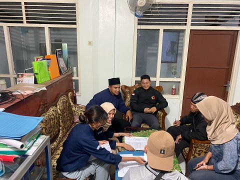 Anggota Panwaslu Kecamatan Bandungan beserta Pengawas Desa (PKD) melakukan supervisi dan pengawasan terhadap PPS Desa Jimbaran yang sedang menerima berkas pendaftar calon Pantarlih.
