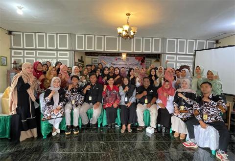 Foto bersama ketua Penggerak PPK dan annggota ibu PKK kec.Tengaran bersama petungas panwaslu kec.Tengaran. 