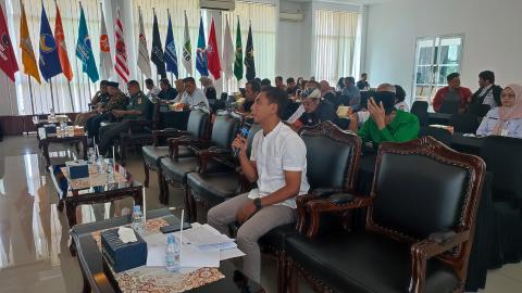 Anggota Bawaslu Kabupaten Semarang, Muharom Al Rosyid dalam penyampaian Saran dan Masukan Rapat Pleno Terbuka PDPB Triwulan II Tahun 2025