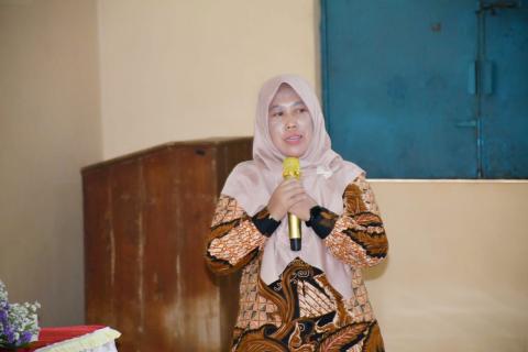 Anggota Bawaslu Kabupaten Semarang, Fithriyah dalam Kegiatan Sosialisasi dan Pembinaan Desa Anti Politik Uang di Desa Doplang, Kecamatan Bawen, Kabupaten Semarang, Selasa 2 September 2025