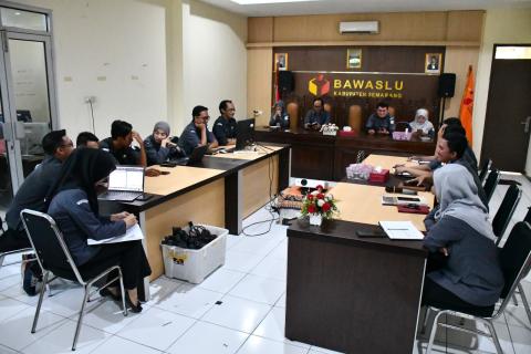 Rapat Rutin Seninan di Bawaslu Kabupaten Semarang, Senin 3 November 2025