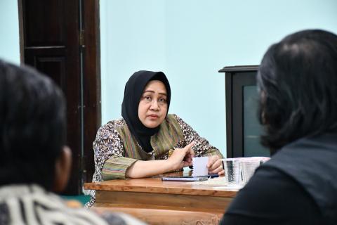 Ketua Kwarcab Gerakan Pramuka, Nur Arifah dalam pertemuan dengan Bawaslu Kabupaten Semarang, Jum'at 7 November 2025