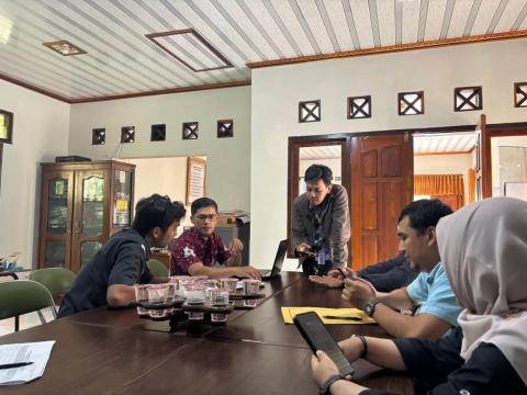 Pengecekan Data Pemilih Meninggal Dunia di Desa Gemawang, Kecamatan Jambu, Kamis 20 November 2025