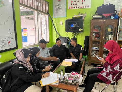 Anggota Bawaslu Kabupaten Semarang, Muharom Al Rosyid (dua dari kanan) dalam pelaksanaan pengawasan coktas, Kamis 20 November 2025