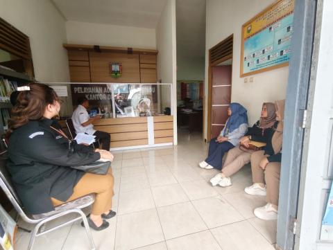 Anggota Bawaslu Kabupaten Semarang, Ummi Nu'amah, S.Pd. Bersama Ketua KPU Kab. Semarang, Bambang Setyono SH didampingi Kepala Desa Sumowono Melakukan Verifikasi Data Pemilih , 3 Desember 2025