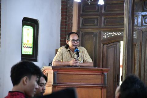 Ketua Bawaslu Kabupaten Semarang, Agus Riyanto dalam pembukaan kegiatan penguatan kelembagaan pengawas pemilu di Melva Balemong, Selasa 16 Desember 2025