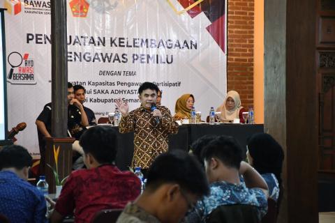 Koordinator Divisi Penanganan Pelanggaran dan Datin Bawaslu Kabupaten Semarang, Nurkus Budiyantomo dalam kegiatan Penguatan Kelembagaan Pengawas Pemilu, Selasa 16 Desember 2025