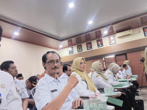 Kepala Sekretariat, Marjino, S.H (pertama kiri) Hadiri Konsultasi Publik Rancangan RKPD Tahun 2027 pada Rabu, 14 Januari 2026, bertempat di Aula Dinas Pekerjaan Umum (DPU) Kabupaten Semarang.