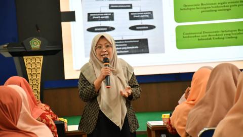 Anggota Bawaslu Kabupaten Semarang, Ummi Nu'amah mengisi acara Dharma Wanita Kementerian Agama Kabupaten Semarang, Jum'at 23 Januari 2026