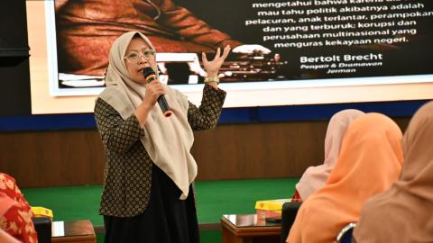 Anggota Bawaslu Kabupaten Semarang, Ummi Nu'amah mengisi acara Dharma Wanita Kementerian Agama Kabupaten Semarang, Jum'at 23 Januari 2026