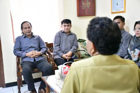 Ketua Bawaslu Kabupaten Semarang, Agus Riyanto (kiri) dalam kegiatan Audiensi ke Badan Kesbangpol Kabupaten Semarang, Selasa 27 Januari 2026