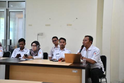 Staf Sekretariat Bawaslu Kabupaten Semarang, Muhlasin dalam paparannya di kegiatan Rabu Smart "Peningkatan Kehumasan" di Aula Bawaslu Kabupaten Semarang, Rabu 28 Januari 2026