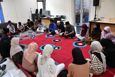 Suasana khidmat kegiatan Tadaruz Al Qur'an.
