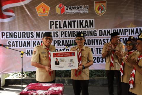 Pengukuhan Ketua Bawaslu Provinsi Jawa Tengah, Muhammad Amin (kanan) menjadi Ketua Majelis Pembimbing Saka Adhyasta Masa Bakti 2026-2031, Selasa 3 Februari 2026