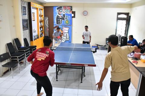 Jumat Sehati Olahraga Tenis Meja di Aula Bawaslu Kabupaten Semarang, Jumat 6 Februari 2026