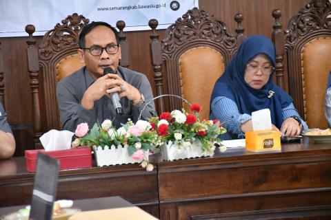 Ketua Bawaslu Kabupaten Semarang dalam kegiatan Konsolidasi Demokrasi dengan Mahasiswa dan Pers, Selasa 10 Februari 2026