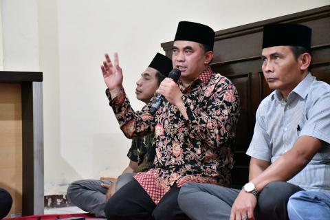Kordiv Penanganan Pelanggaran, Data dan Informasi Bawaslu Kab. Smg, Nurkus Budiyantomo, S.H. Saat menyampaikan Materi Terkait Pemilu dan Demokrasi dalam Kegiatan Konsolidasi Demokrasi, Kamis (12/03/2026)