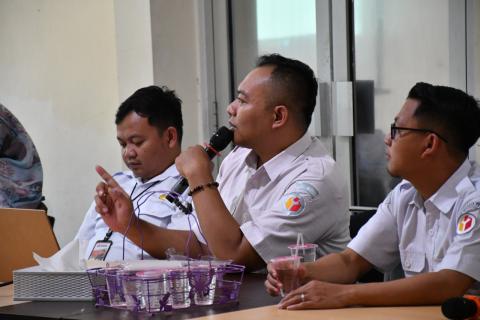 Humas Bawaslu Kab. Smg, Muhlasin Sedang Menyampaikan Materi dalam kegiatan Rabu Smart dengan Tema Optimalisasi Aplikasi SIMANTEP, Rabu (01/04/2026) 