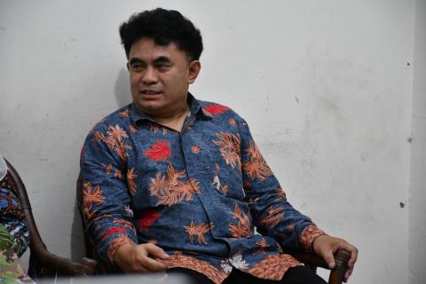 Anggota Bawaslu Kabupaten Semarang, Nurkus Budiyantomo saat berbicara pada kegiatan Podcast Bawasantai Bawaslu Kabupaten Semarang, Kamis 9 April 2026