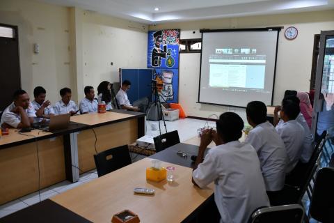 Seluruh ASN Bawaslu Kabupaten Semarang Mengikuti Kegiatan Rabu Smart dengan Tema " Pengisian Sasaran Kinerja Pegawai (SKP) Bagi ASN Bawaslu Kabupaten Semarang", Rabu, (15/04/2026) 