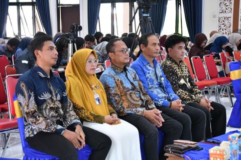 Ketua Bawaslu Kabupaten Semarang, Agus Riyanto, S.P., S.H., Bersama Seluruh Anggota Bawaslu Kabupaten Semarang mendampingi Koordinator Divisi Penyelesaian Sengketa Bawaslu Provinsi Jawa Tengah, Wahyudi Sutrisno, S.H., M.H. pada Kegiatan Seminar dan Simulasi Moot Court, Selasa (21/04/2026)