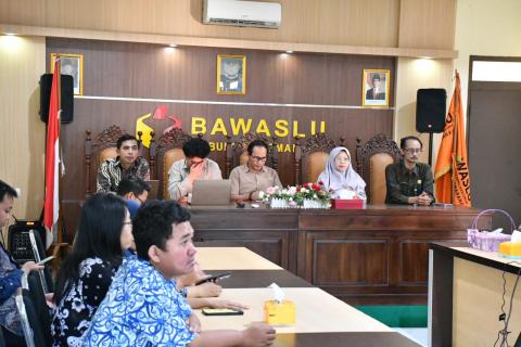 Kiri ke kanan; Muharom Al Rosyid, Nurkus Budiyantomo, Agus Riyanto, Ummi Nu'amah dan Marjiono dalam kegiatan Kursus Orientasi Singkat dari Kwartir Daerah Gerakan Pramuka Provinsi Jawa Tengah, Kamis 23 April 2026